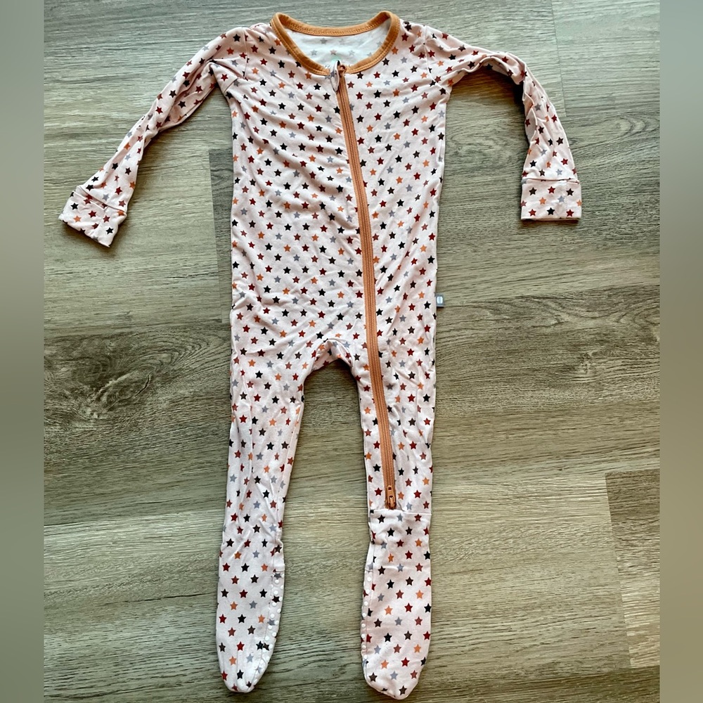 Star Macaron + Me Footsie Pajamas - size 9-12 mo